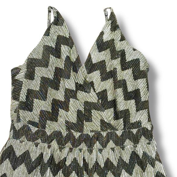 ASTR Size M Phoebe Zigzag Metallic V-Neck Wide Leg Jumpsuit Travel Packable - Picture 4 of 10